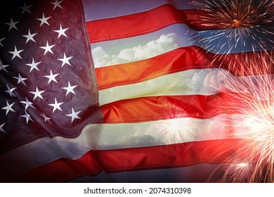 Dzień Niepodległości USA. Flaga narodowa USA i fajerwerki