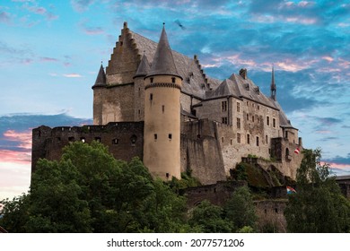 Castle of Vianden with blue and pink sky, Luxembourg. Kasteel van Vianden in Luxemburg