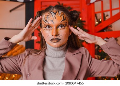 虎の化粧をした美少女。新年のコンセプト。虎の年