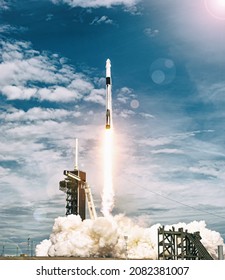 Raketové vesmírné plavidlo. Prvky tohoto obrázku zařízené NASA.