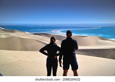 Dunas masivas del desierto de Namib que se encuentran con el Océano Atlántico
