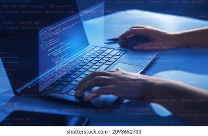 Desenvolupador d'aplicacions de programari i revolució informàtica. Desenvolupament de programari digital. Programador que treballa amb codi informàtic javascript amb pantalla virtual. Tecnologia de codi de programació.
