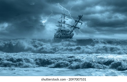 背景の嵐の雲の嵐の海で雷と古い船をセーリング