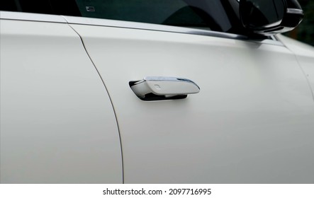 Luxuriéis Autosbaussen mat elegante Sportelementer an deiere metallesche Design Modern Konzept fir Transport an Autostechnologie