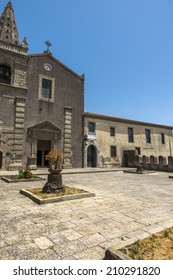 Sicilya'daki Forza d'Agro'daki St. Agostiniano Manastırı