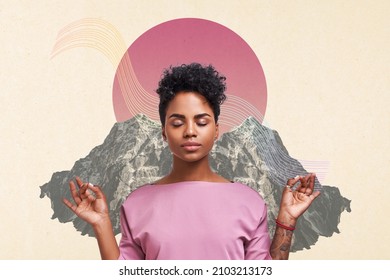 Collage de una joven afroamericana tranquila practicando ejercicios de yoga de respiración sobre las cimas de las montañas y el fondo del amanecer Pacific Pink. No hay alivio libre de estrés en el concepto de trabajo.