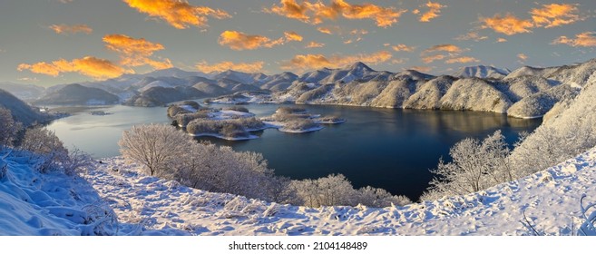 任実郡玉井湖の盆居島の白い冬