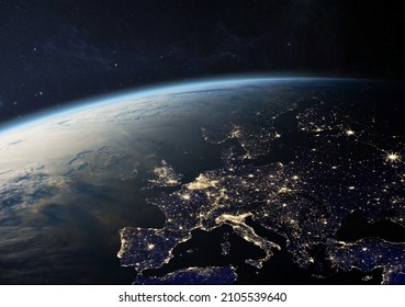 Planet Bumi dari angkasa pada waktu malam. Eropah dengan lampu bandar di UK, Jerman, Perancis, Sepanyol, Itali, Portugal, Austria, Greece, Turki dan negara lain. Elemen imej ini yang disediakan oleh NASA.