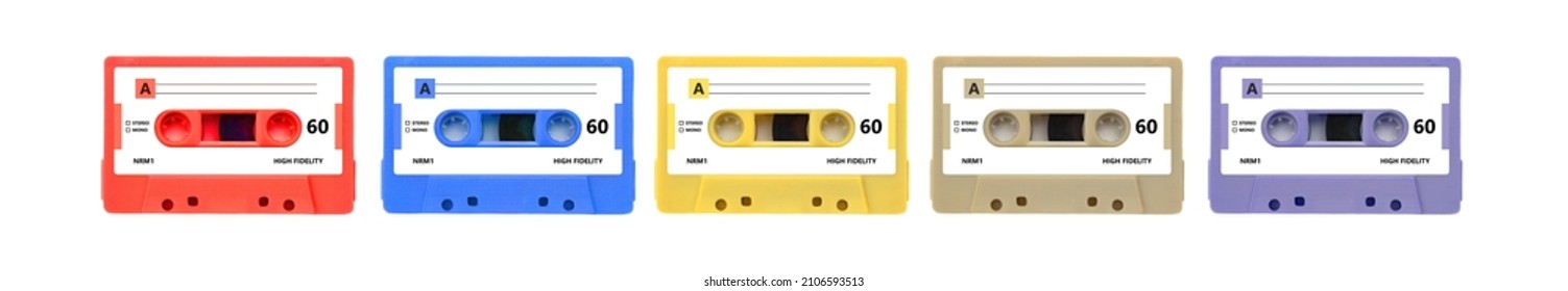 Băng cassette âm thanh bị cô lập trên nền trắng. Băng màu khác nhau với nhãn, âm nhạc và âm thanh cổ điển, bài hát của thập niên 80