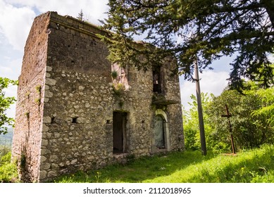 イタリアのカンパニア州カゼルタ州にある彼の廃墟のあるサン・ピエトロ・インフィネのゴーストタウン。町は第二次世界大戦のサンピエトロの戦いの場所でした