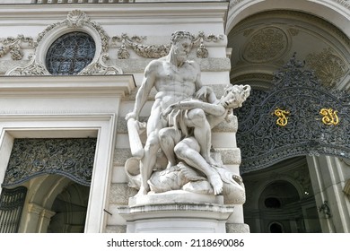 Heracles și brâul lui Hippolyta de Hans Scherpe (1855 - 1929) la Hofburg. Aripa Mikhailovsky din Piața Michaelerplatz (piața Sf. Mihail) din Viena, Austria.