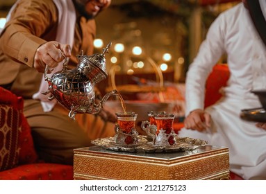 アラビアの伝統的なおもてなし (サウジアラビア)。ベドウィンのライフ スタイルの人々。