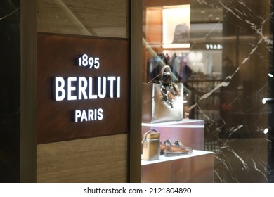 File:Berluti logo.svg - Wikipedia