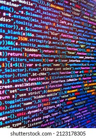 オフィスでソフトウェア コードに取り組んでいる開発者。プログラミング ワークフローの抽象的なアルゴリズムの概念。未来技術創造プロセス。コンピューター プログラミングのソース コード