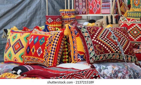 スーク ワキーフ カタール ファウンテンの伝統的な絨毯