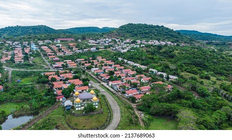 Vista aérea da residência de Jacky Chan, Aceh, Indonésia.