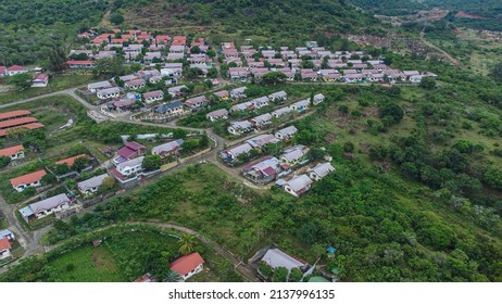 Vista aérea da residência de Jacky Chan, Aceh, Indonésia.