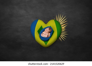 国旗の色でハートの新生児の肖像画。写真の平和のコンセプト。セントビンセントおよびグレナディーン諸島