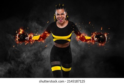 Boksesport koncept. Kvinde med gule fletninger på sort baggrund. Pige sportsmand muay thai bokser kæmper i handsker i fitnesscenter. Download de mest populære Boxing Social Media