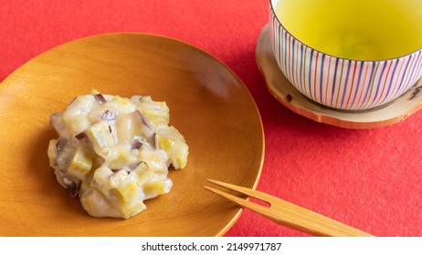Ëmbëlsirat vendase japoneze "Oni Manju". Ëmbëlsirë me patate të ëmbël me avull.