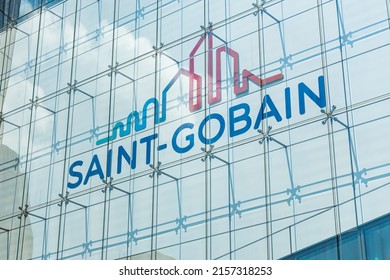 World Class Manufacturing (WCM) by Saint-Gobain Logo PNG Vector