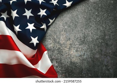 Selamat hari kemerdekaan 4 Juli. Bendera Amerika dengan spasi untuk teks di atas latar belakang grunge. Merayakan konsep Hari Kemerdekaan