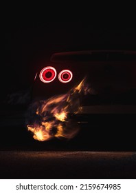 排気口から炎を放つ車の後部