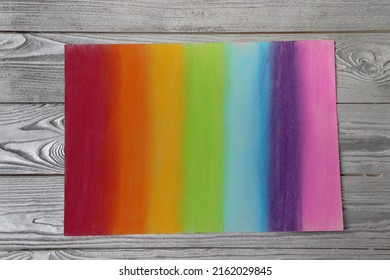 子供の虹のクレヨン画. グランジ ザラザラした質感の手描き。抽象的な芸術的な幼稚園の背景、イラスト。