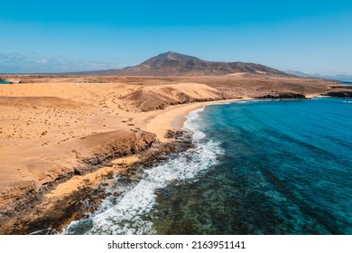 Vista aérea de las playas de Papagayo en la Costa Blanca, Yaiza, Lanzarote, Islas Canarias, España