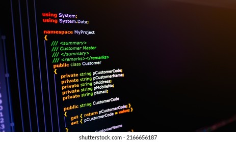 Ejemplo de código fuente del lenguaje de programación C sharp en el monitor, código fuente C#.