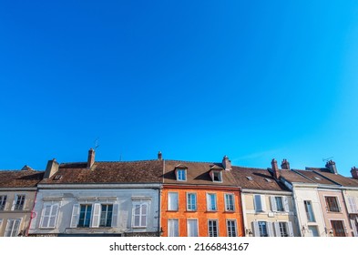 Provins, FRANCIA - 11 de junio de 2022: Vista de la calle del antiguo pueblo de Provins en Francia