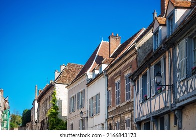 Provins, FRANKRIJK - 11 juni 2022: Straatmening van het oude dorp Provins in Frankrijk