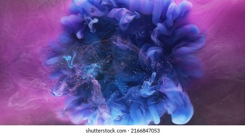 インクの水滴。カラーミストフロー。ロゴ表示効果。赤シネマ カメラ 6 k で撮影した紫の抽象芸術の背景に青いピンクのヒューム ミックス モーション。