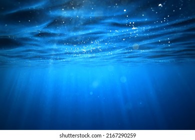 oceaan onderwaterstralen van lichte achtergrond, onder blauw waterzonlicht