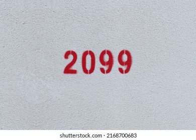 Numéro rouge 2099 sur le mur blanc. Peinture en aérosol.