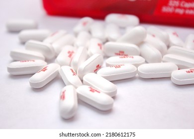 tylenol logo