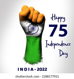 Selamat Hari Kemerdekaan ke-75 15 Agustus 2022 dengan gambar latar belakang warna abu-abu untuk postingan media sosial dengan teks bahasa Inggris "Selamat 75 Hari Kemerdekaan India 2022". Bendera India di Tangan.
