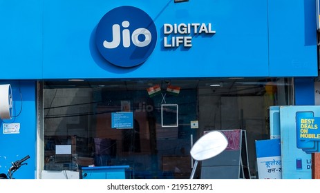 Jio logo hi-res stock photography and images - Alamy