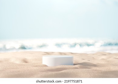 夏の熱帯の背景、海を背景にした砂浜の表彰台、展示会用のモックアップ、製品のプレゼンテーション、3D レンダリング。