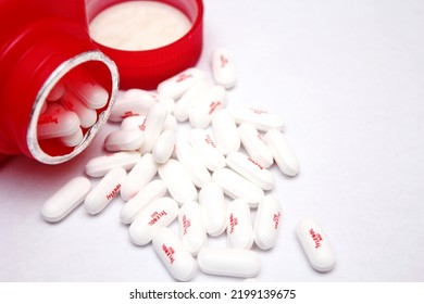 tylenol logo