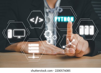 Bahasa Pemrograman Python, Tangan wanita menyentuh ikon pemrograman python di layar virtual, Aplikasi dan konsep pengembangan web.