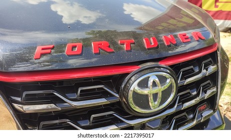 AUTOMANTRA Fortuner Car 3D Letters Self Adhesive (3D Logo Name Alphabets  Chrome Exterior Accessories for Fortuner Car Bonnet) - Silver Color 1 Set :  Amazon.in: Car & Motorbike