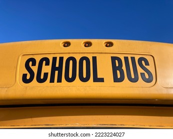 Schoolbus teken op gele schoolbus. Detailopname