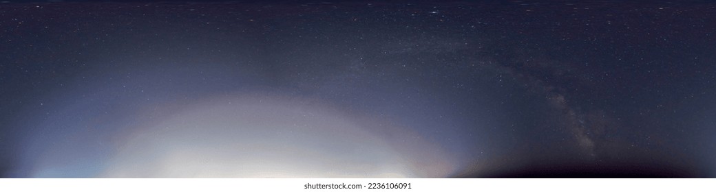 Luk Mliječne staze na noćnom nebu iznad punog Mjeseca koji izlazi. Bešavna hdr sferna jednakokutna panorama od 360 stupnjeva. Nebeska kupola ili zenit za 3D vizualizaciju i zamjena neba za 360 panorame iz zraka dronom.
