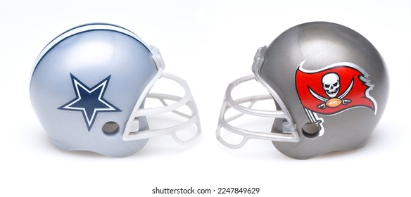 Tampa Bay Buccaneers Inaugural Uniform - Tampa Bay Buccaneers Original  Colors - 441x576 PNG Download - PNGkit