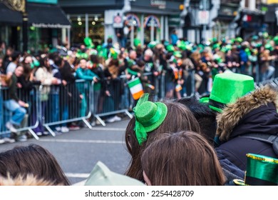 Gréng Hüts an der Masse, Saint Patricks Day Parade zu Dublin, Irland