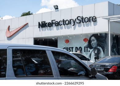 Nike factory store on sale logo