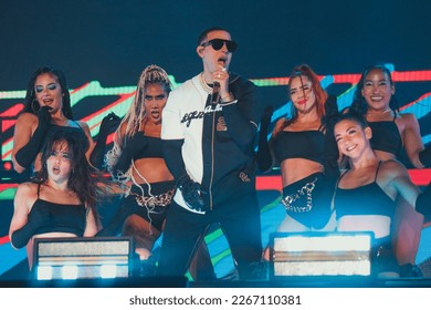 Daddy Yankee Wearing Grey Hat Icons PNG - Free PNG and Icons Downloads