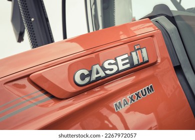 case tractor logo