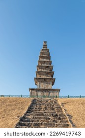 Under the blue sky, the magnificent Jungwon Tappyeong-ri 7-story Stone Pagoda (Central Tower) was captured.